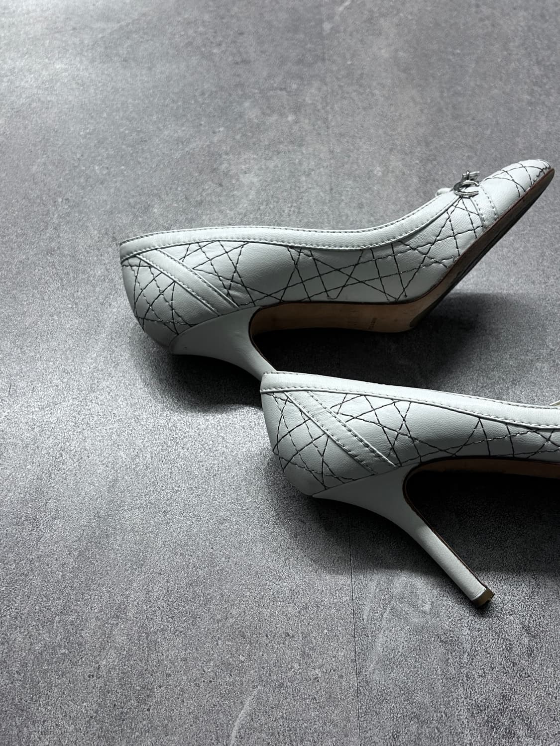 디올 퀼팅 레더 하이힐 상품이미지4