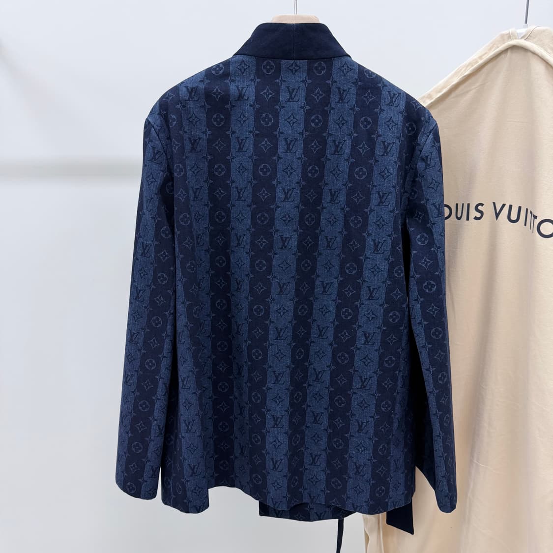 [S+급/48] 루이비통 x 니고 모노그램 기모노 자켓 상품이미지4