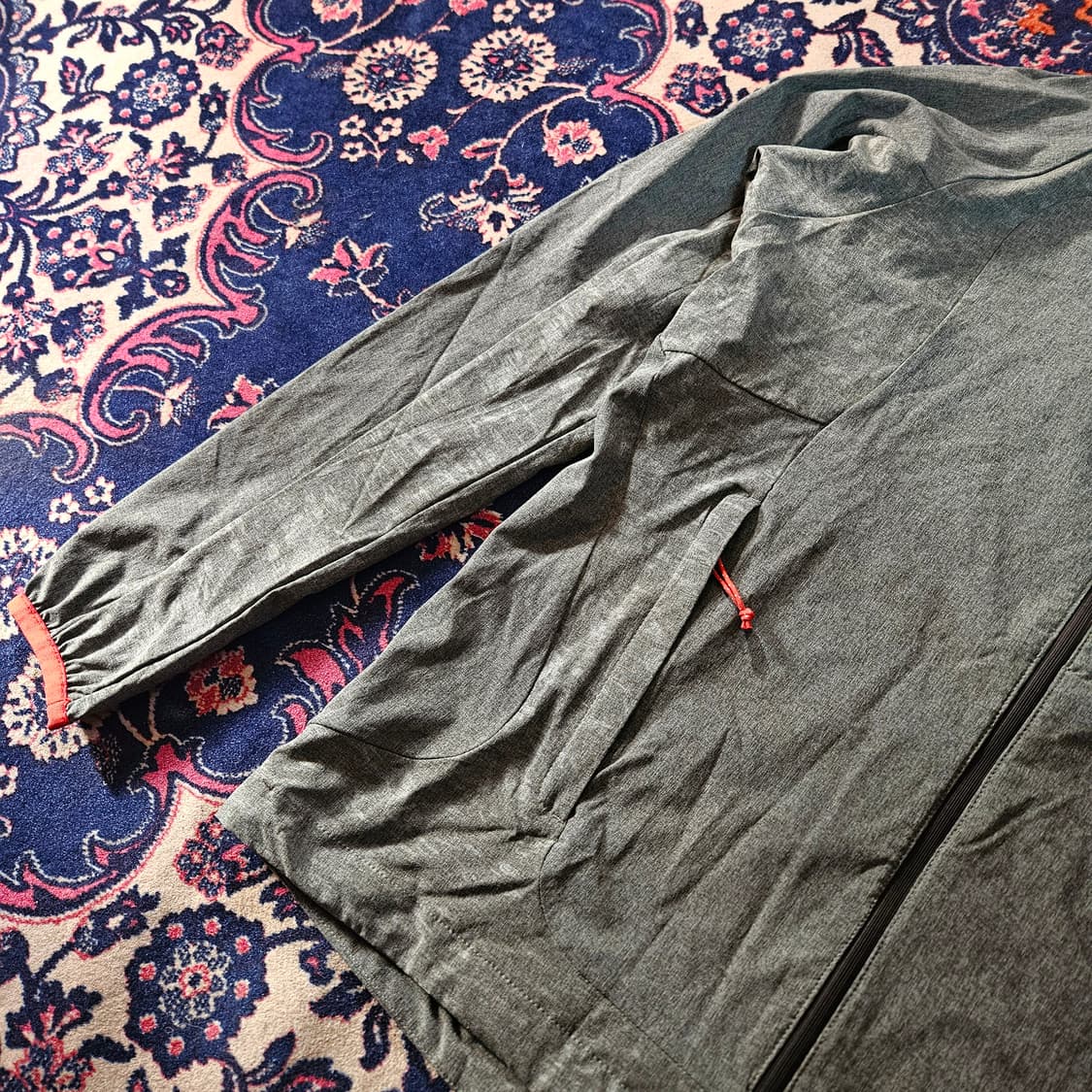 마운틴하드웨어 시그니쳐 로고 경량 바람막이 자켓 M size 상품이미지3