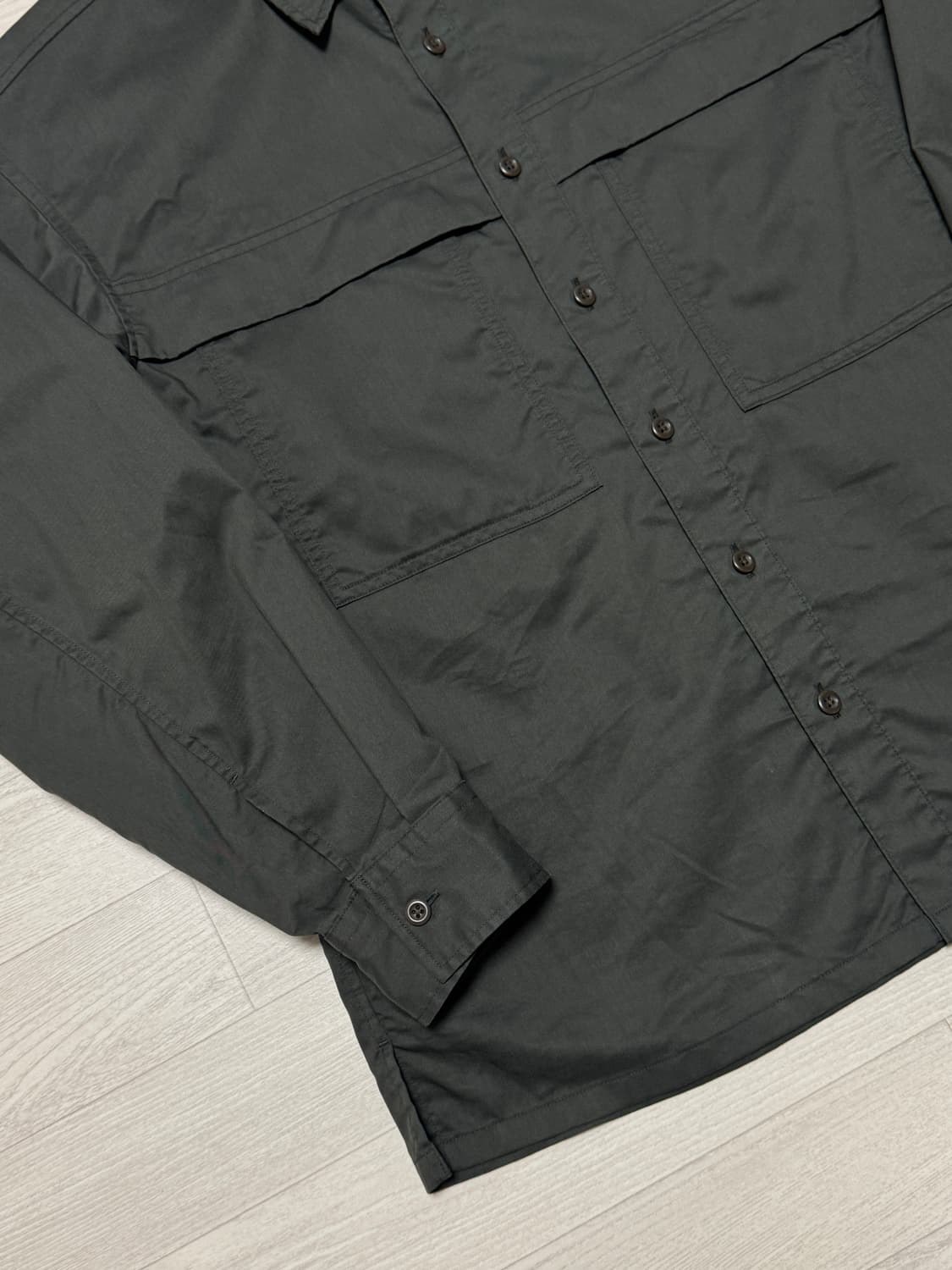 유니클로U 유틸리티 오버사이즈 셔츠 다크그레이 M 상품이미지4