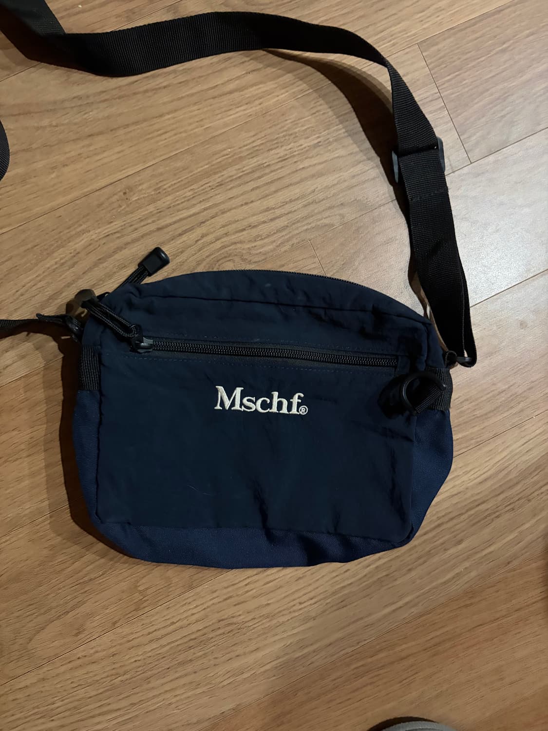 미스치프 크로스백 상품이미지1