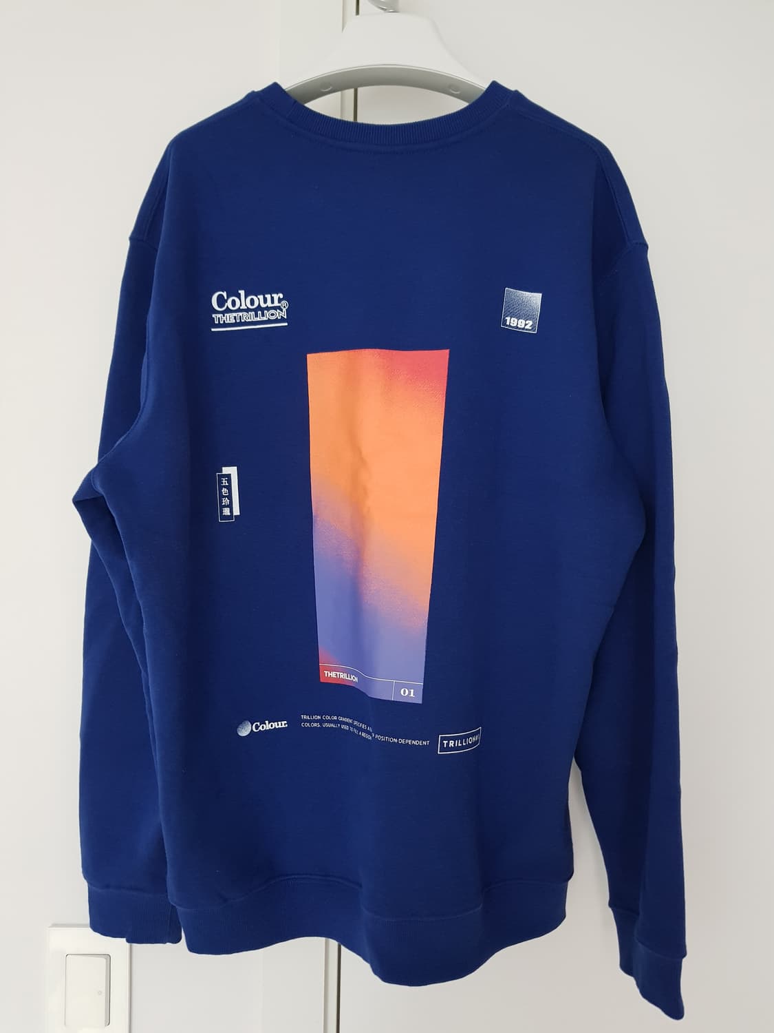 [L] 트릴리온 맨투맨 블루 상품이미지2