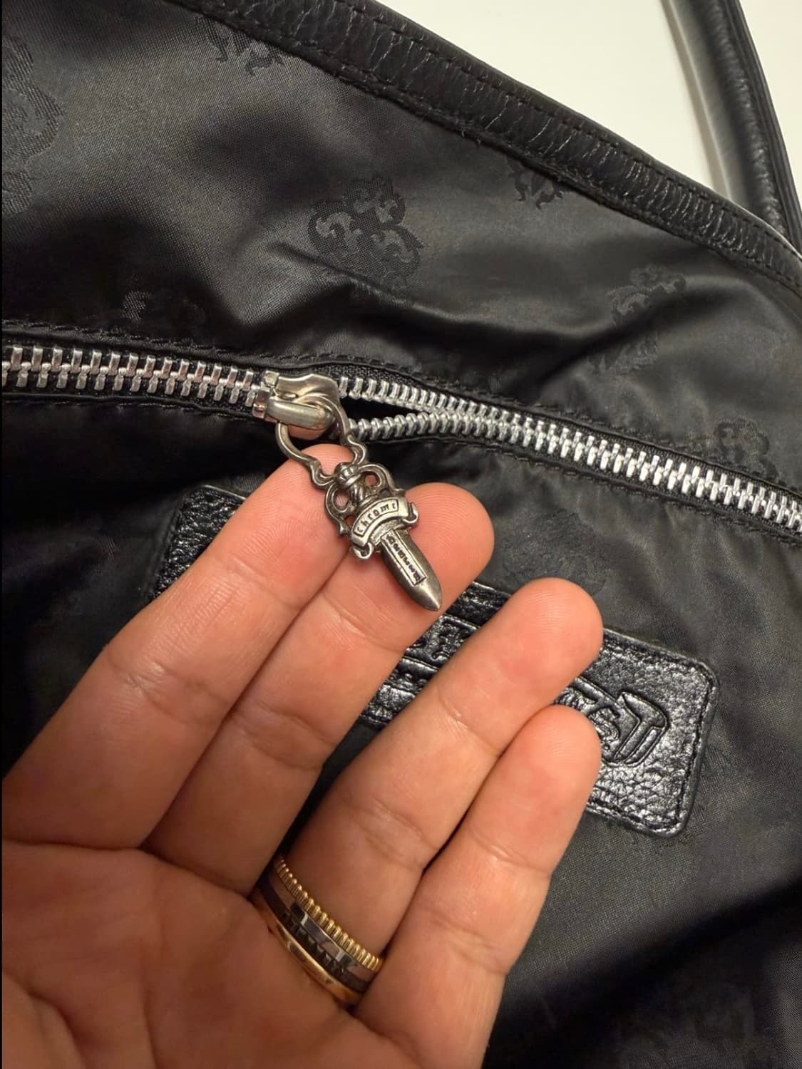 [ONE SIZE] 크롬하츠 세메터리 크로스 레더 패치 레더 토트백 상품이미지8