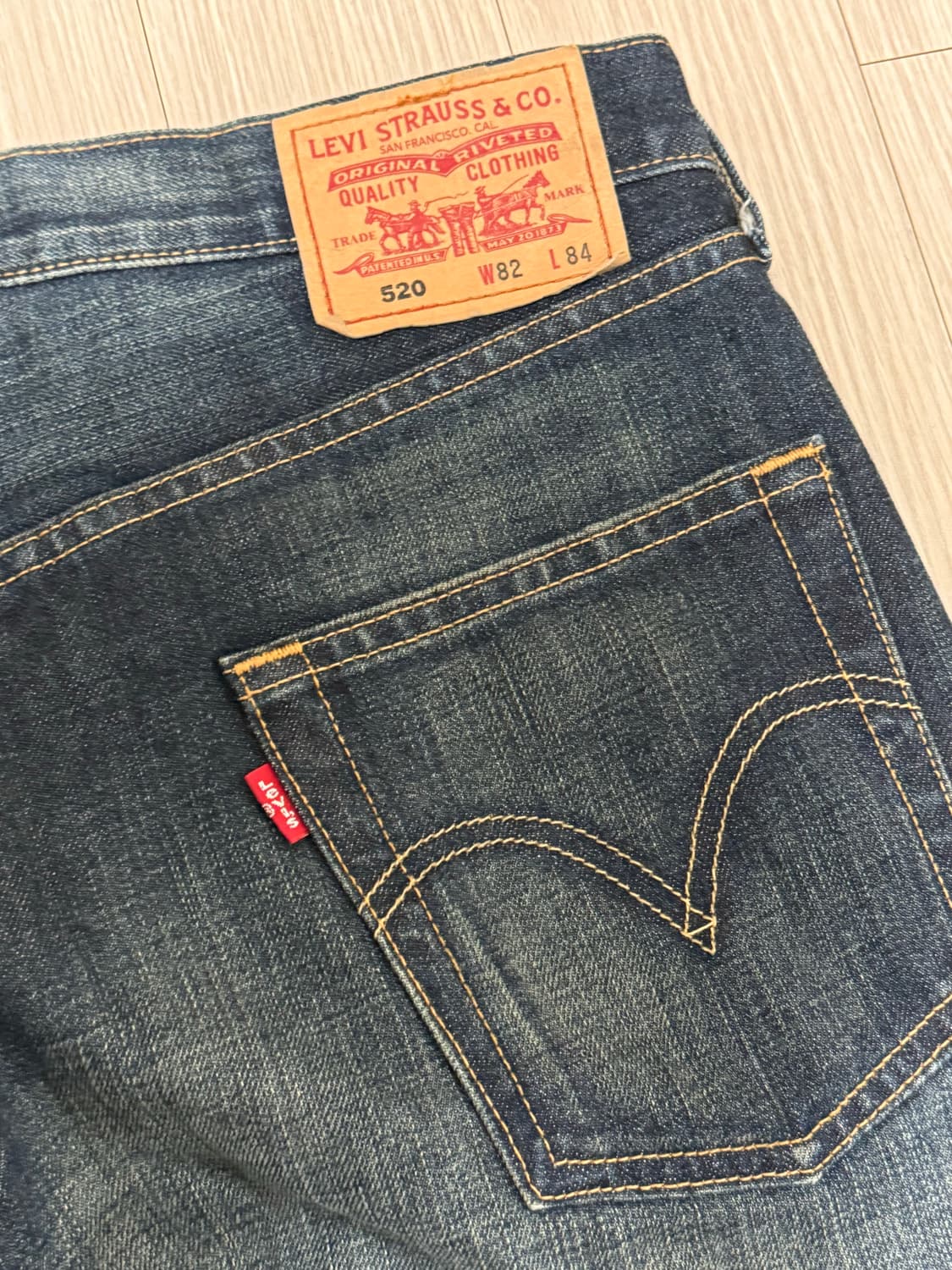 리바이스 520 레드탭 워싱 데님 팬츠 상품이미지4