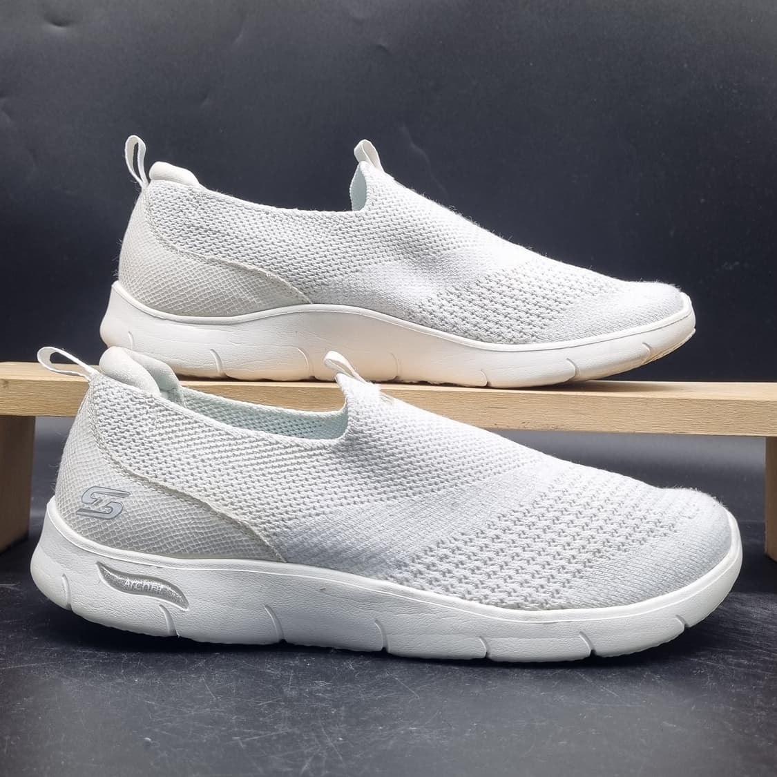 스케쳐스 아치핏 리파인 여성슬립온240  상품이미지1