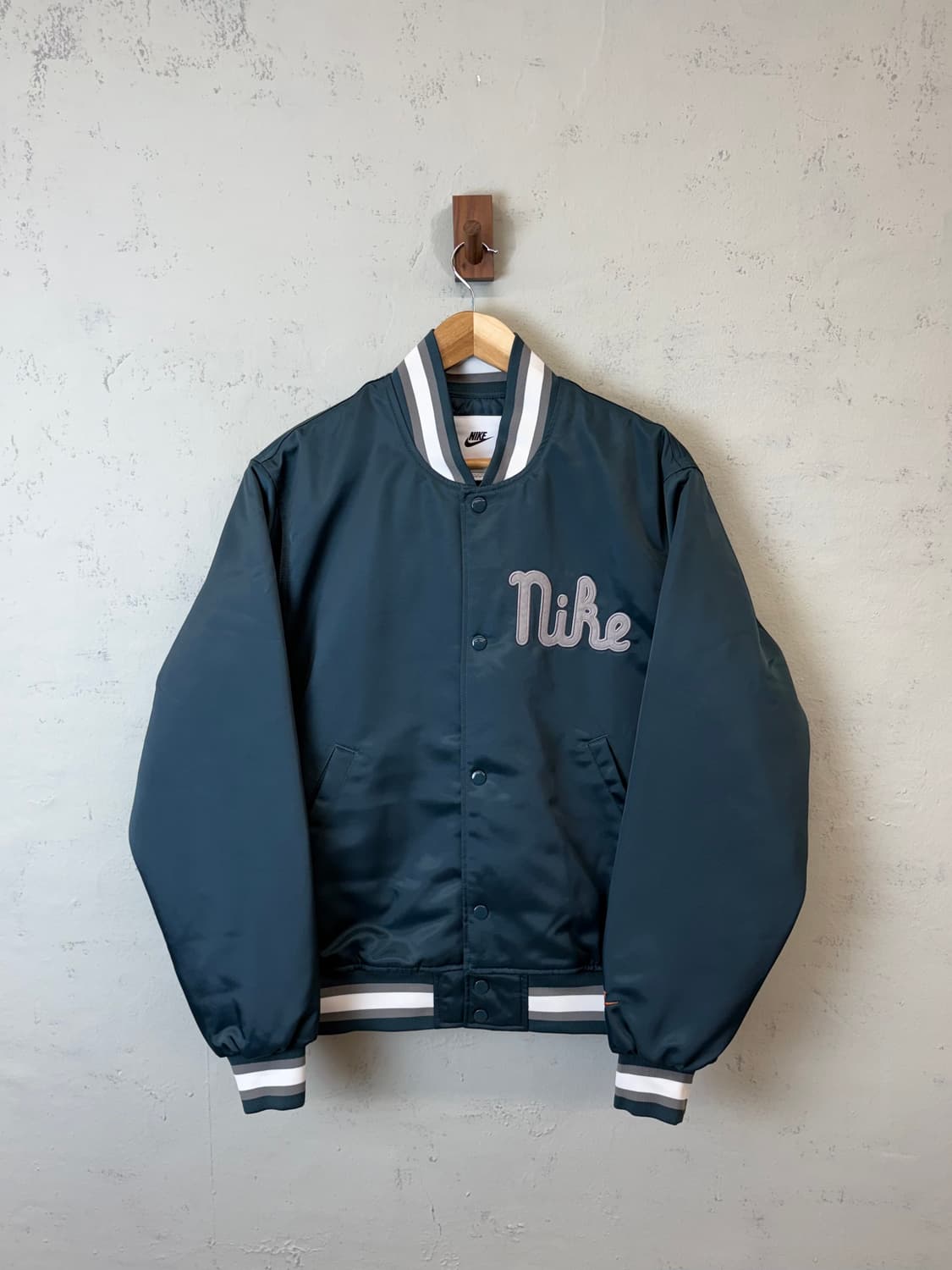 나이키 사틴 루즈핏 빅로고 바시티 자켓 상품이미지2