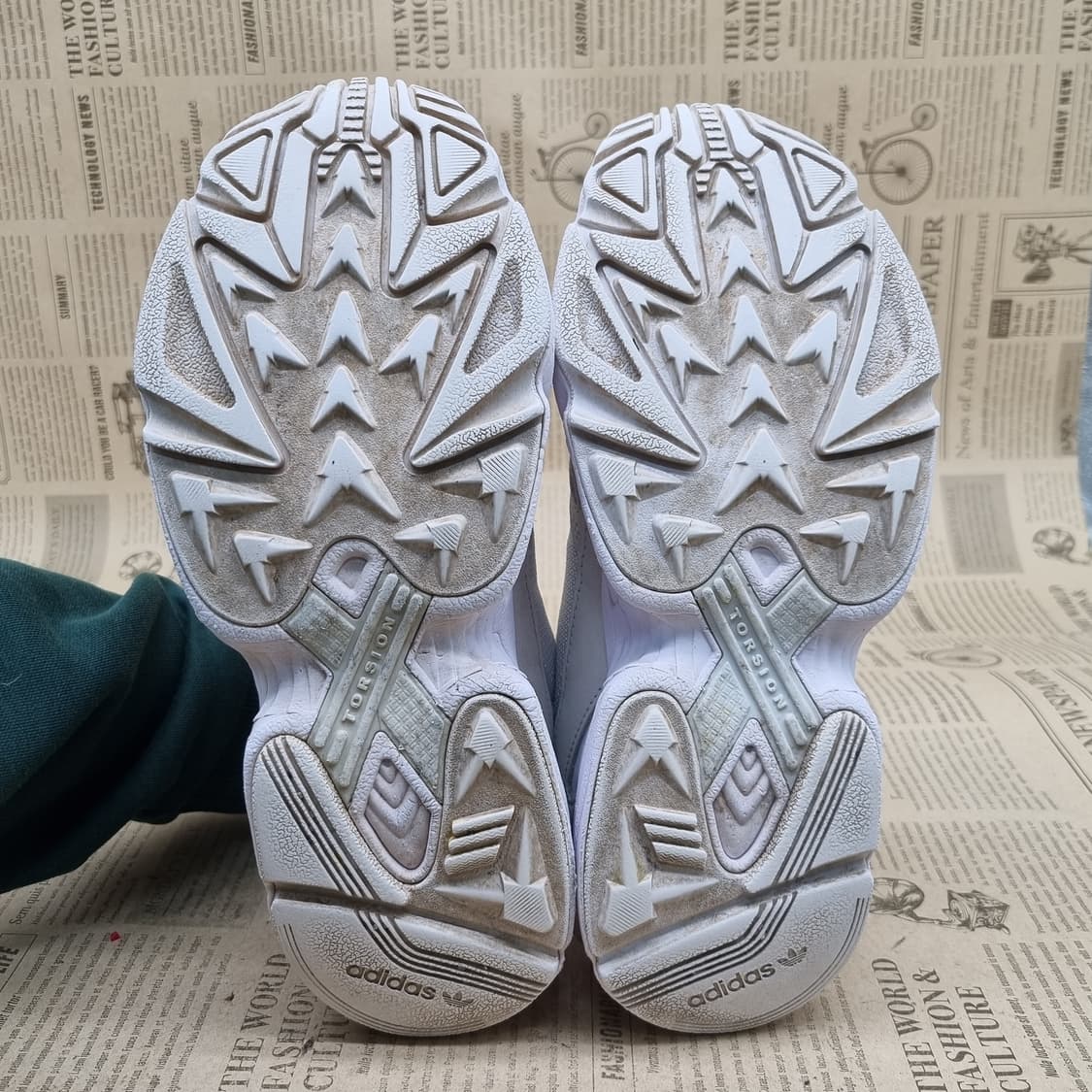 아디다스 팔콘 여성운동화235  상품이미지3