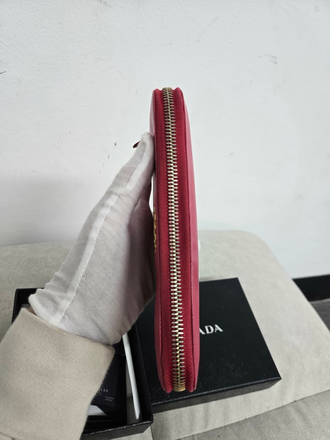 [보증서 정품] 프라다 지퍼돌이 장지갑 상품이미지3