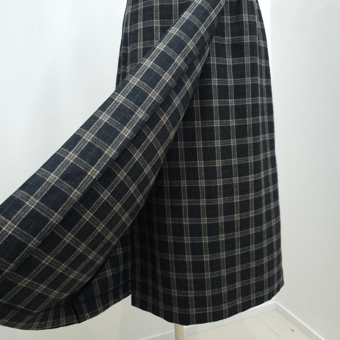 울100 클래식 체크 랩스타일 롱스커트 상품이미지4