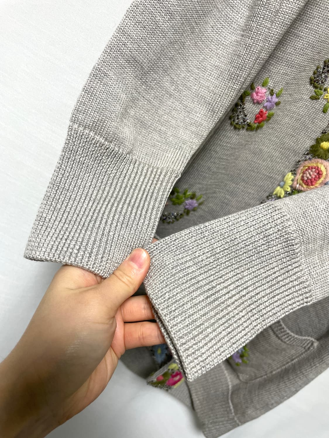 비꼴리끄 울 플라워 자수 비즈 모리걸 브이넥 롱 가디건 _ 그레이M 상품이미지3