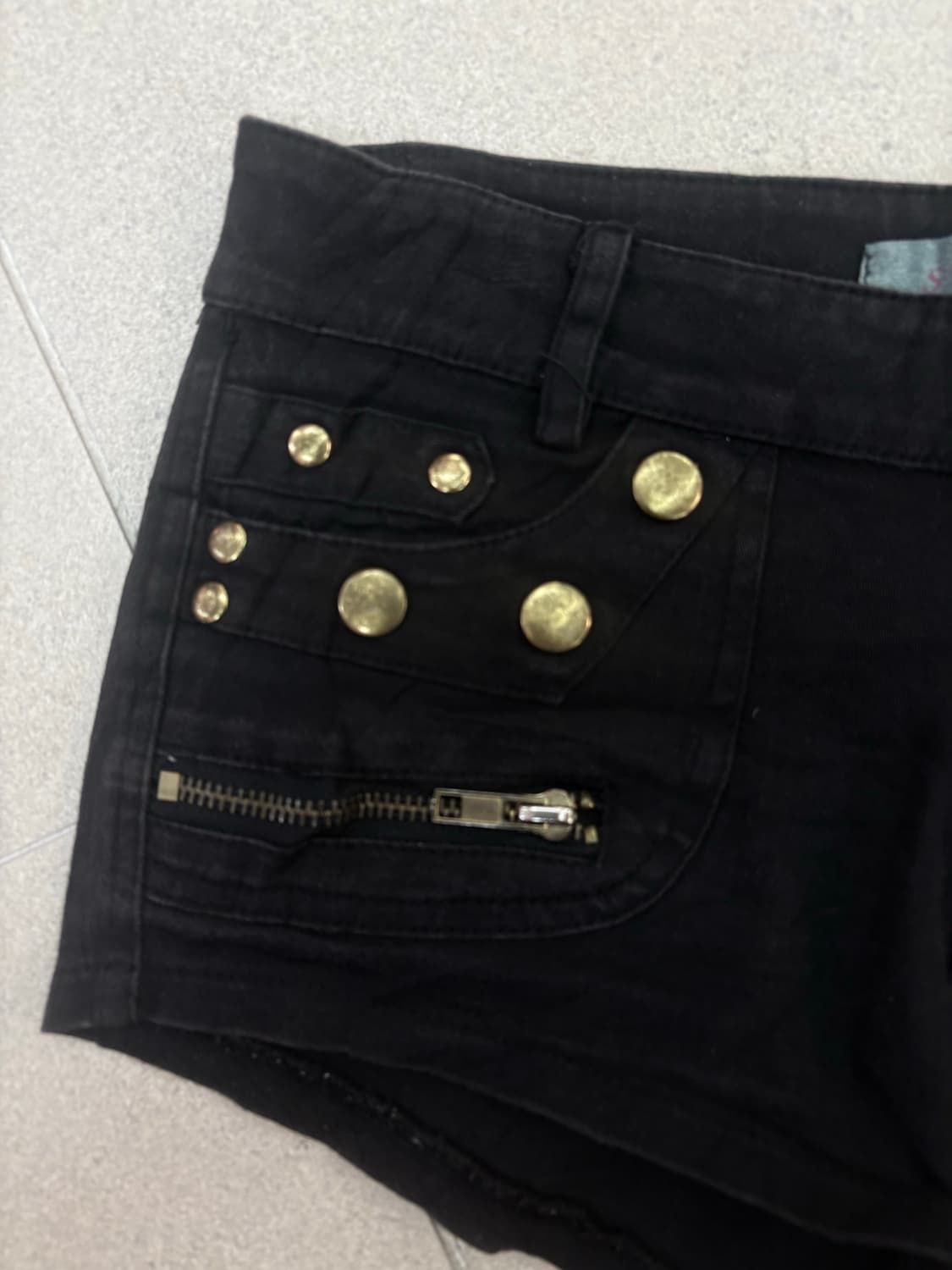 블랙 스터드 지퍼 숏츠 상품이미지2