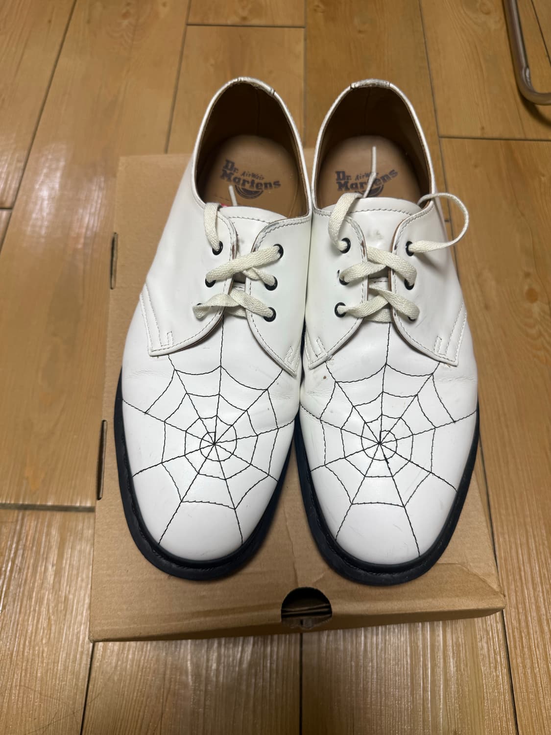 닥터마틴 슈프림 스파이더웹270 상품이미지1