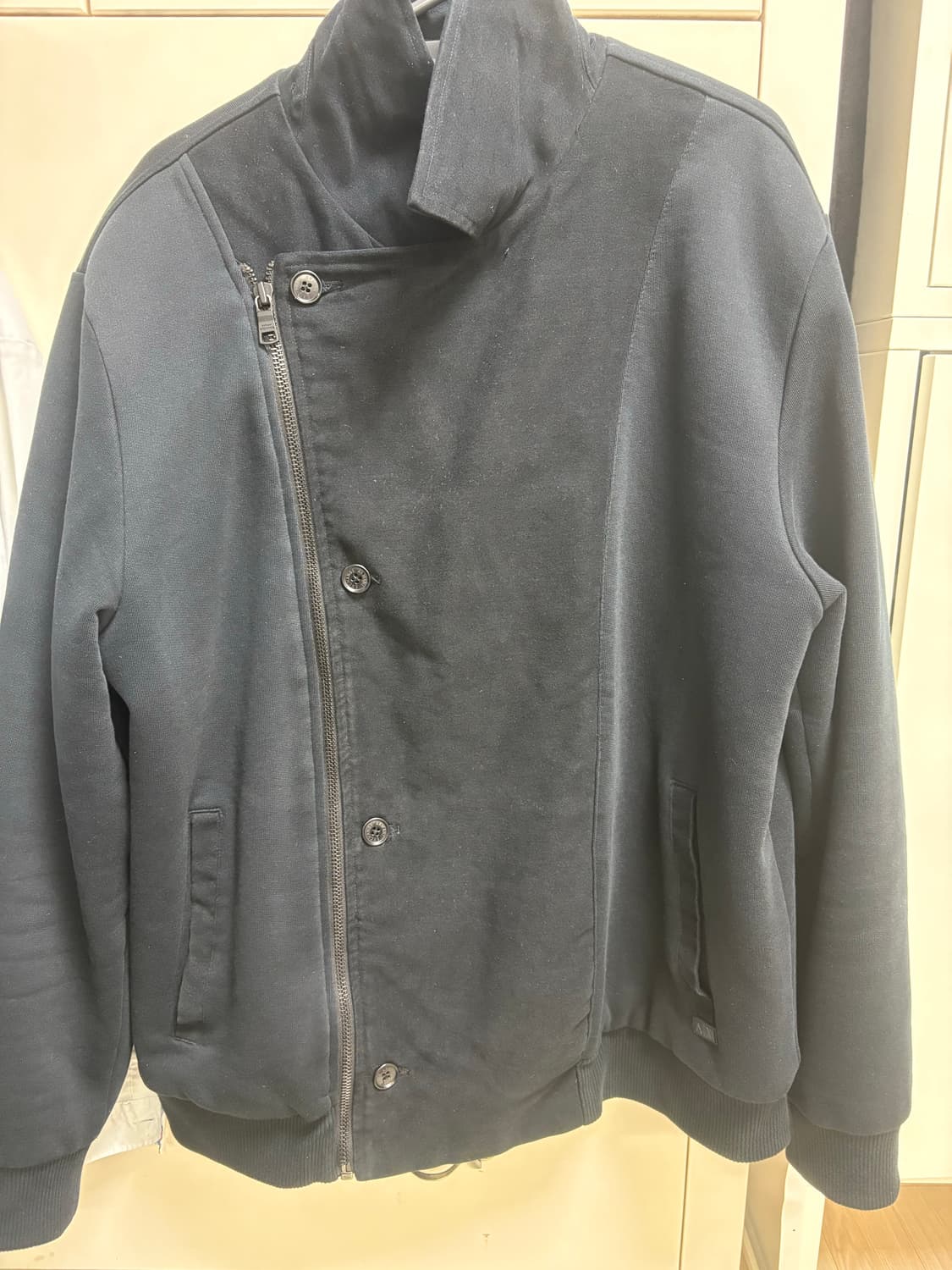 알마니 비대칭 사선 집업 상품이미지1