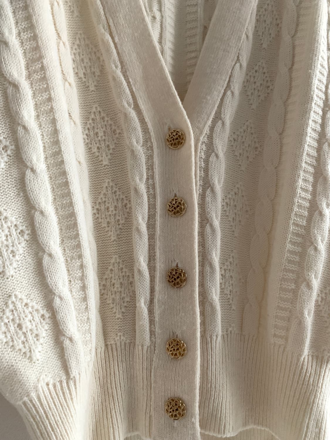 Twist Gold Button Knit Cardigan 상품이미지5