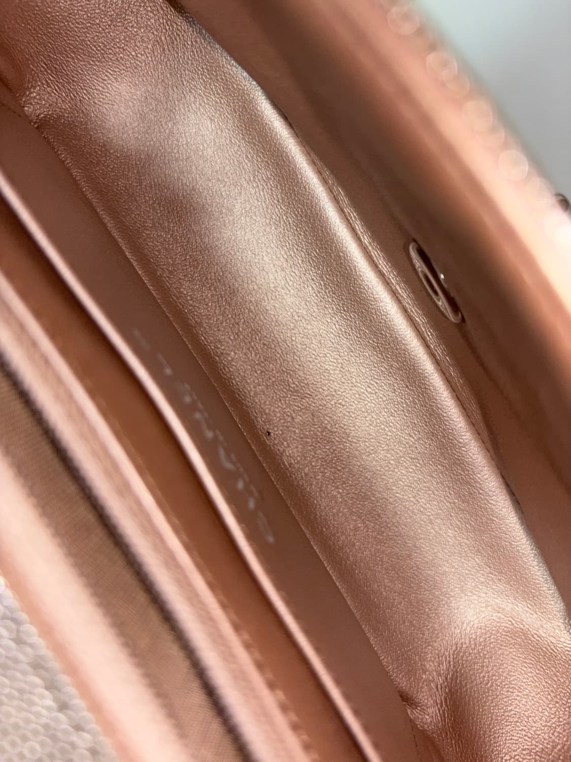 샤넬 클래식 뉴미니 메탈릭핑크 플랩백 상품이미지9