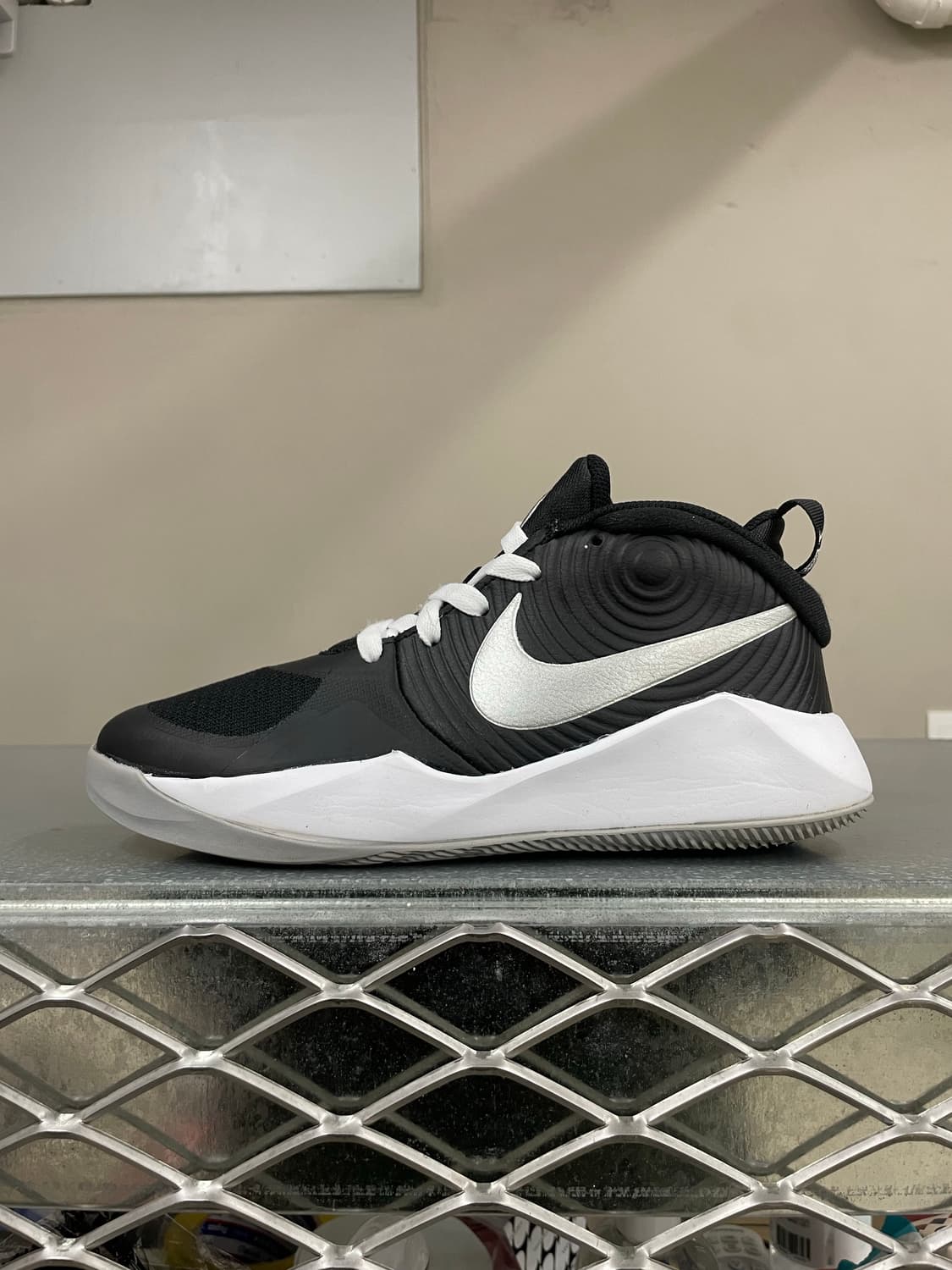 나이키 팀 허슬 D9 블랙 화이트 240 상품이미지1