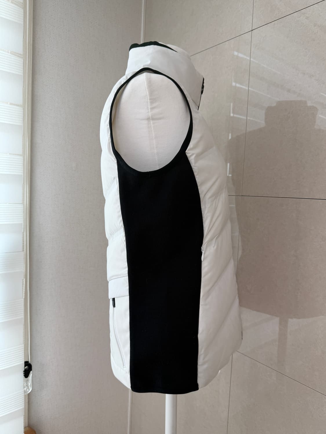 풋조이 FJ 화이트 구스다운 패딩 조끼 S 상품이미지4