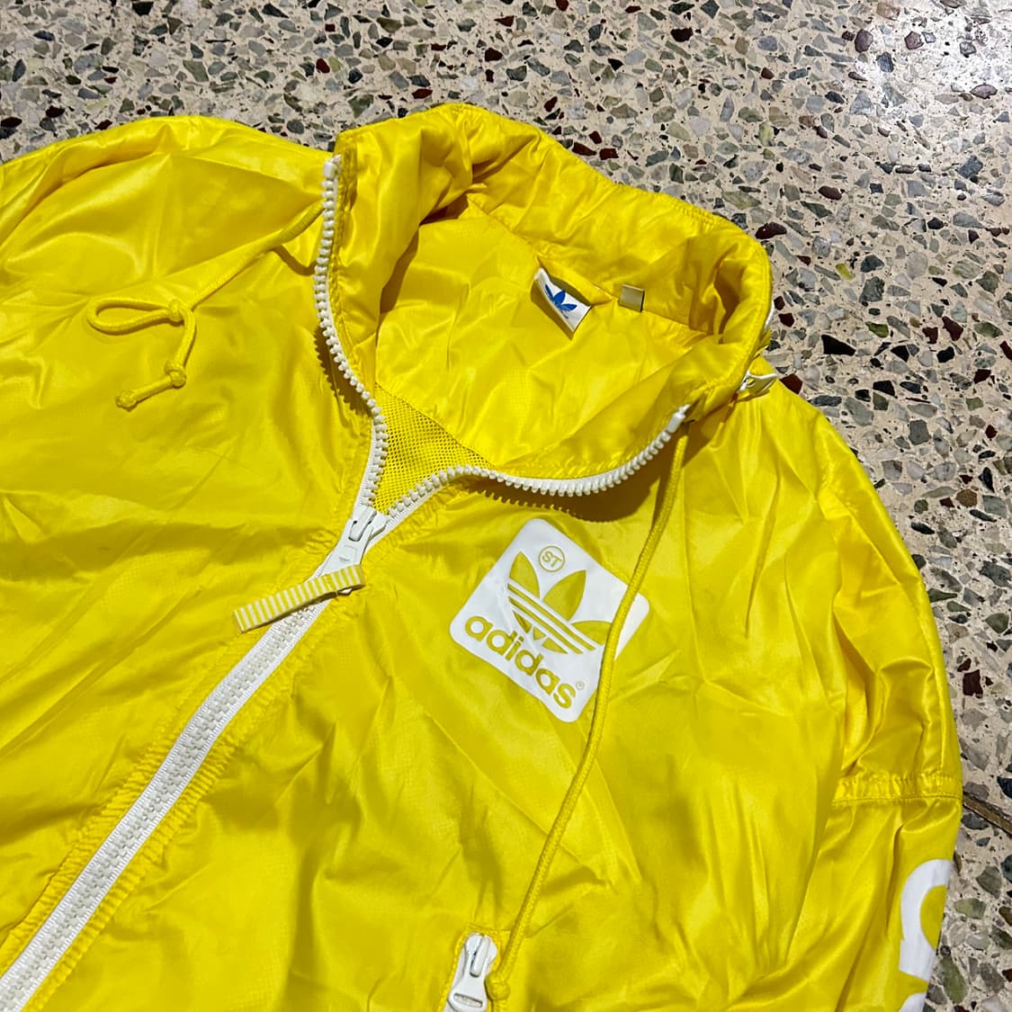 아디다스(ADIDAS)옐로우 바람막이 자켓 상품이미지2