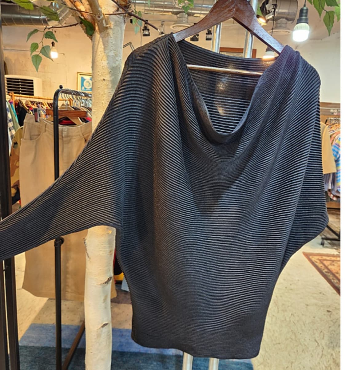 SPECCHIO pleats 스피치오 플리츠 블랙 가오리핏 탑 상품이미지6