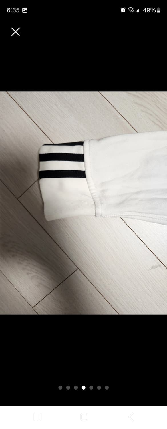 아디다스 후드티 s(하자오염없음)

오염 하자 없이 깨끗해요

흰색 아디 상품이미지4