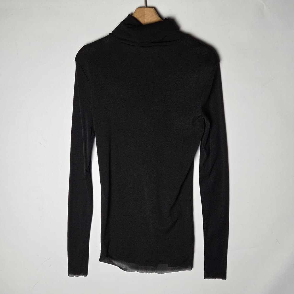 [IBIZA] 이비자 컷팅 시스루 넥 슬리브 상품이미지2