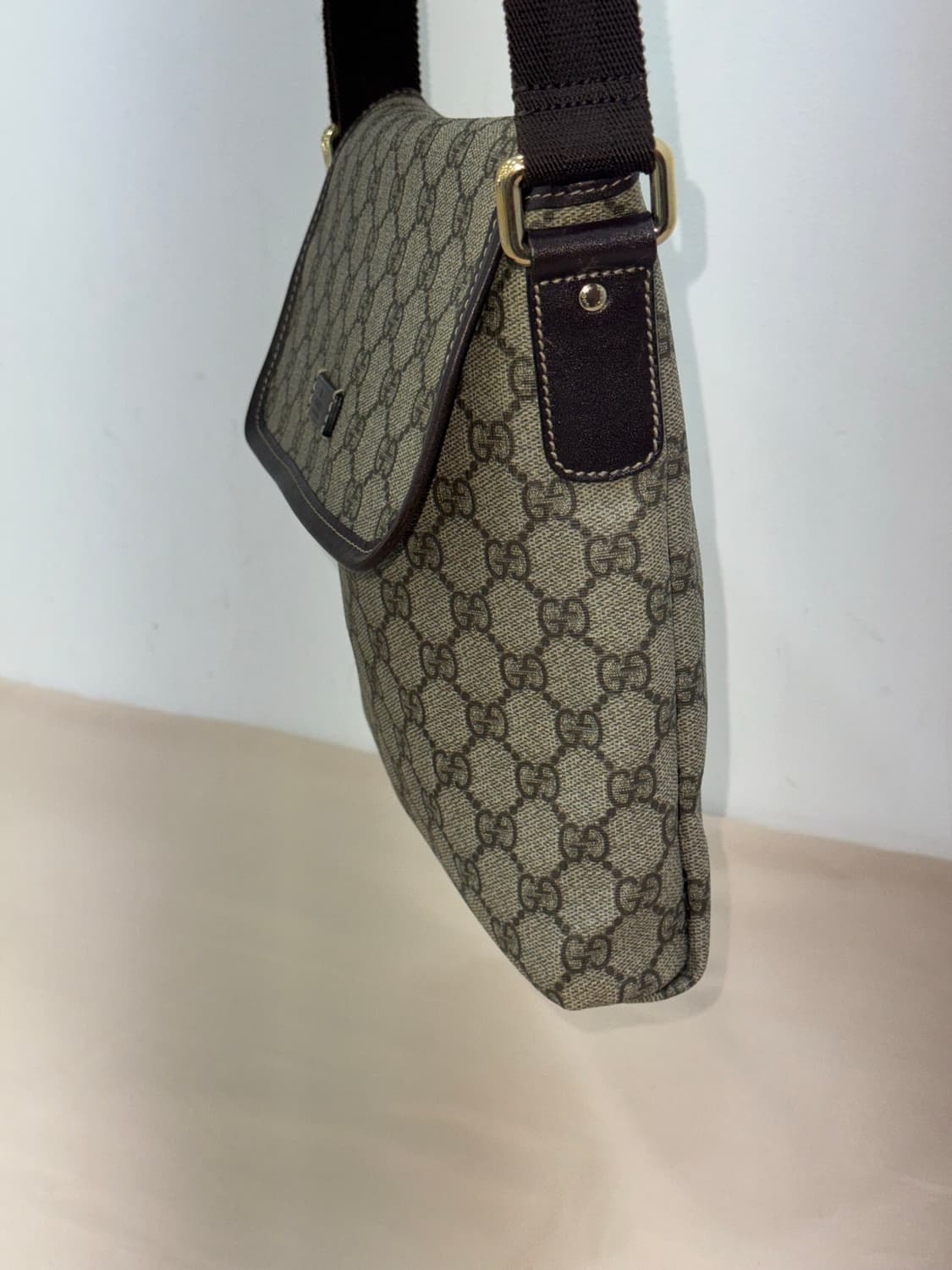 구찌 GG 수프림 메신져백 상품이미지4
