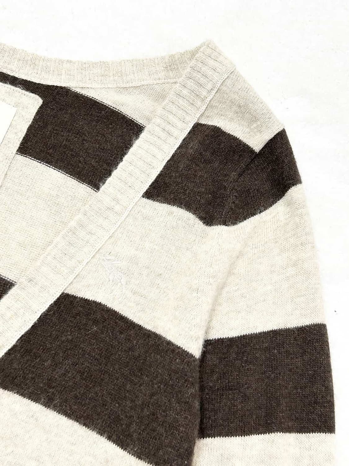 아베크롬비 순록 브라운 단가라 브이넥 니트 상품이미지7