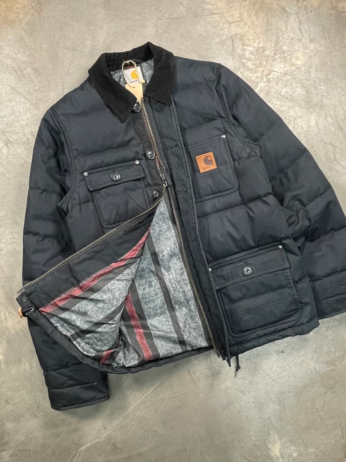 칼하트 프레젠트 다운 자켓 상품이미지2