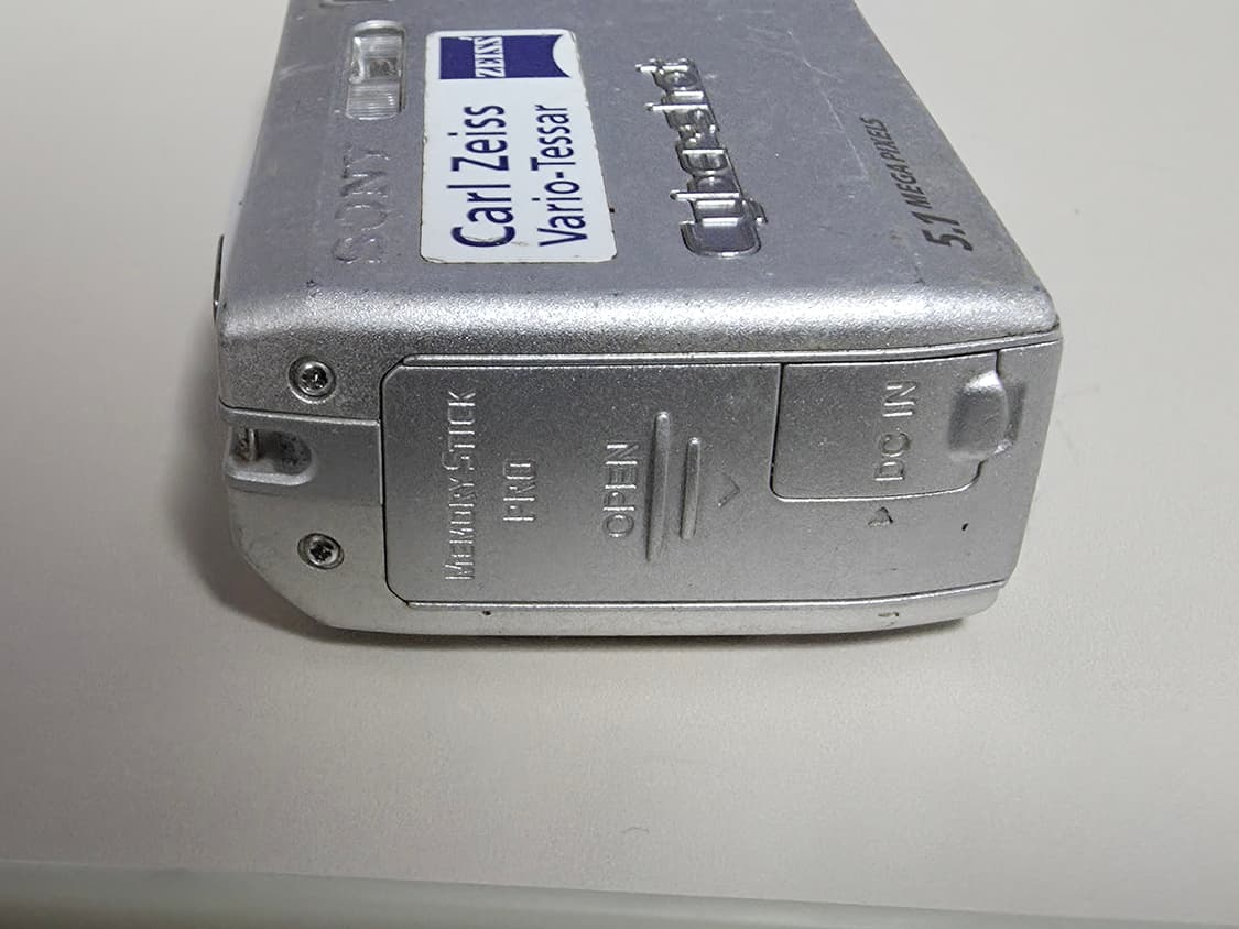 소니 사이버샷 DSC-P100 디지털카메라 상품이미지3