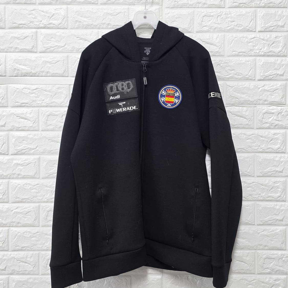 택포) 데상트 아우디 후드집업 105 블랙 상품이미지1