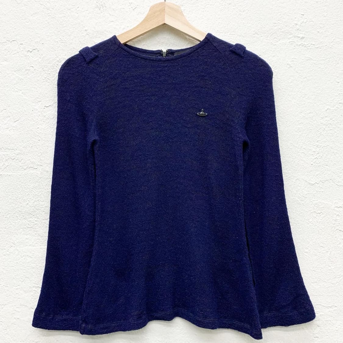 비비안 웨스트우드 네이비 로고 절개 라운드 니트 상품이미지2