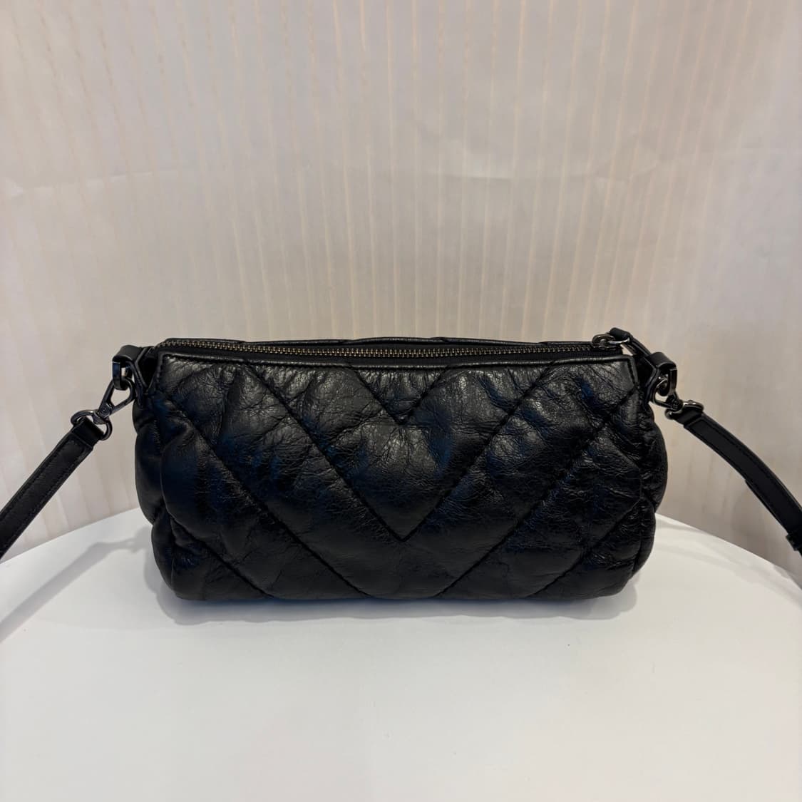 정품 루즈앤라운지 램스킨 크로스백    상품이미지6