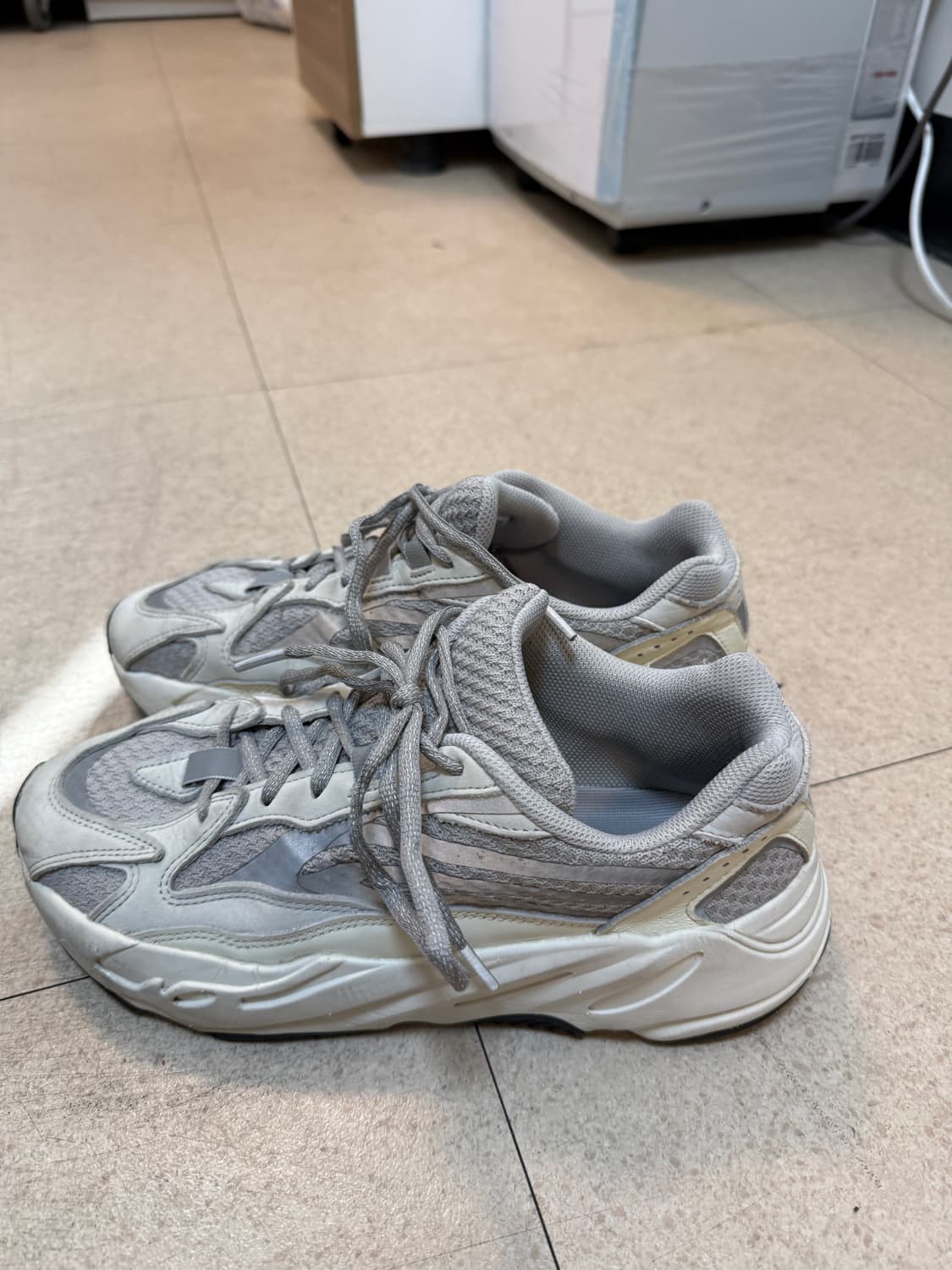 아디다스 이지부스트 700 V2 스태틱 265mm 상품이미지3