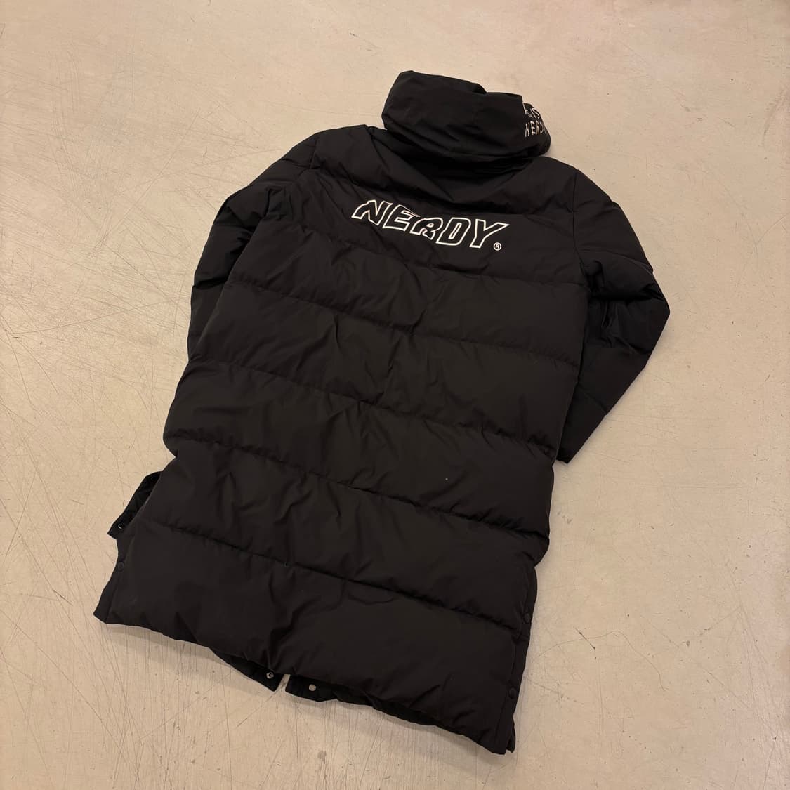 널디 빅로고 블랙 롱패딩 상품이미지3