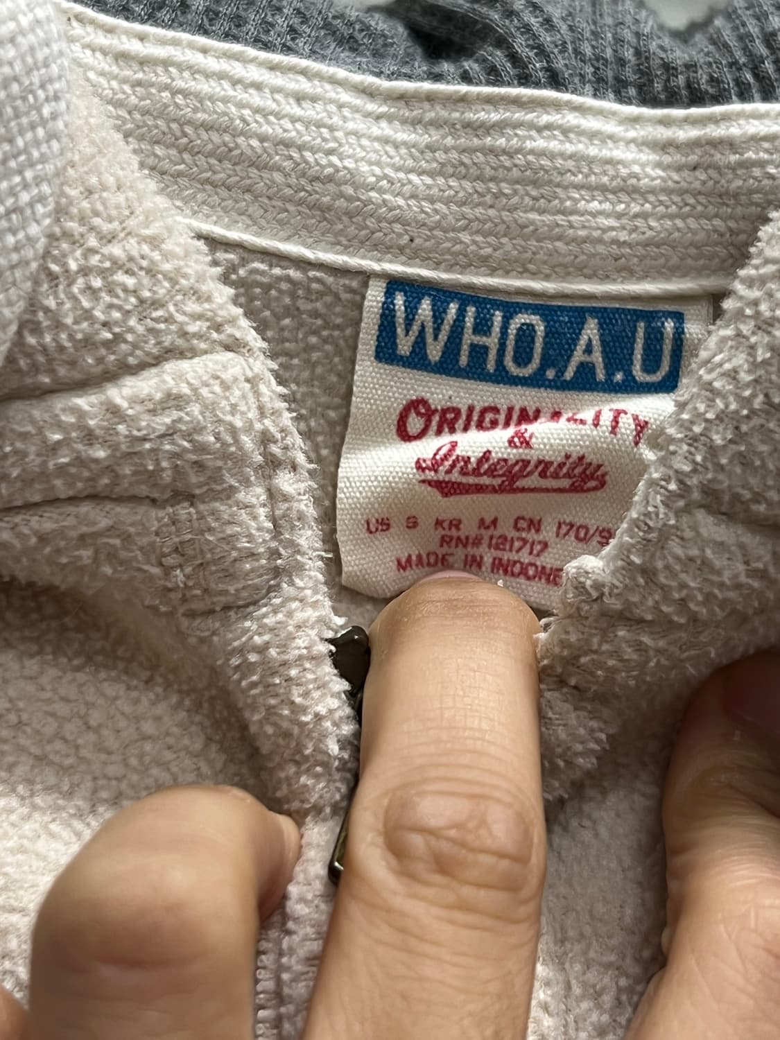 후아유 올드스쿨 패치로고 플리스 후드 집업 베이지 상품이미지4