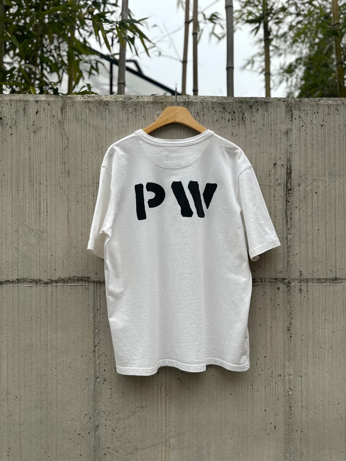 아웃스탠딩 x 유니폼 브릿지 P.W 헨리넥 티셔츠 상품이미지2