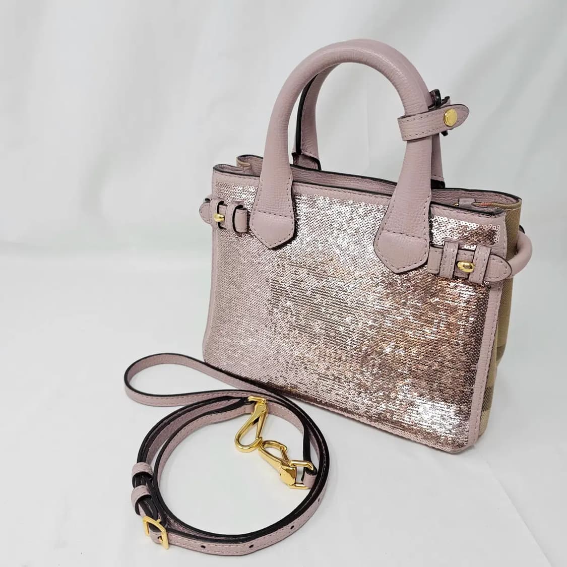 정품 버버리 하우스 체크 배너백 스몰 (스팽글 레더) 상품이미지3