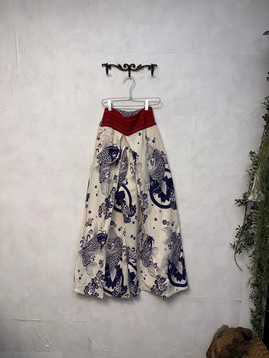 Ivory navy oriental graphic slit wide pt 상품이미지2