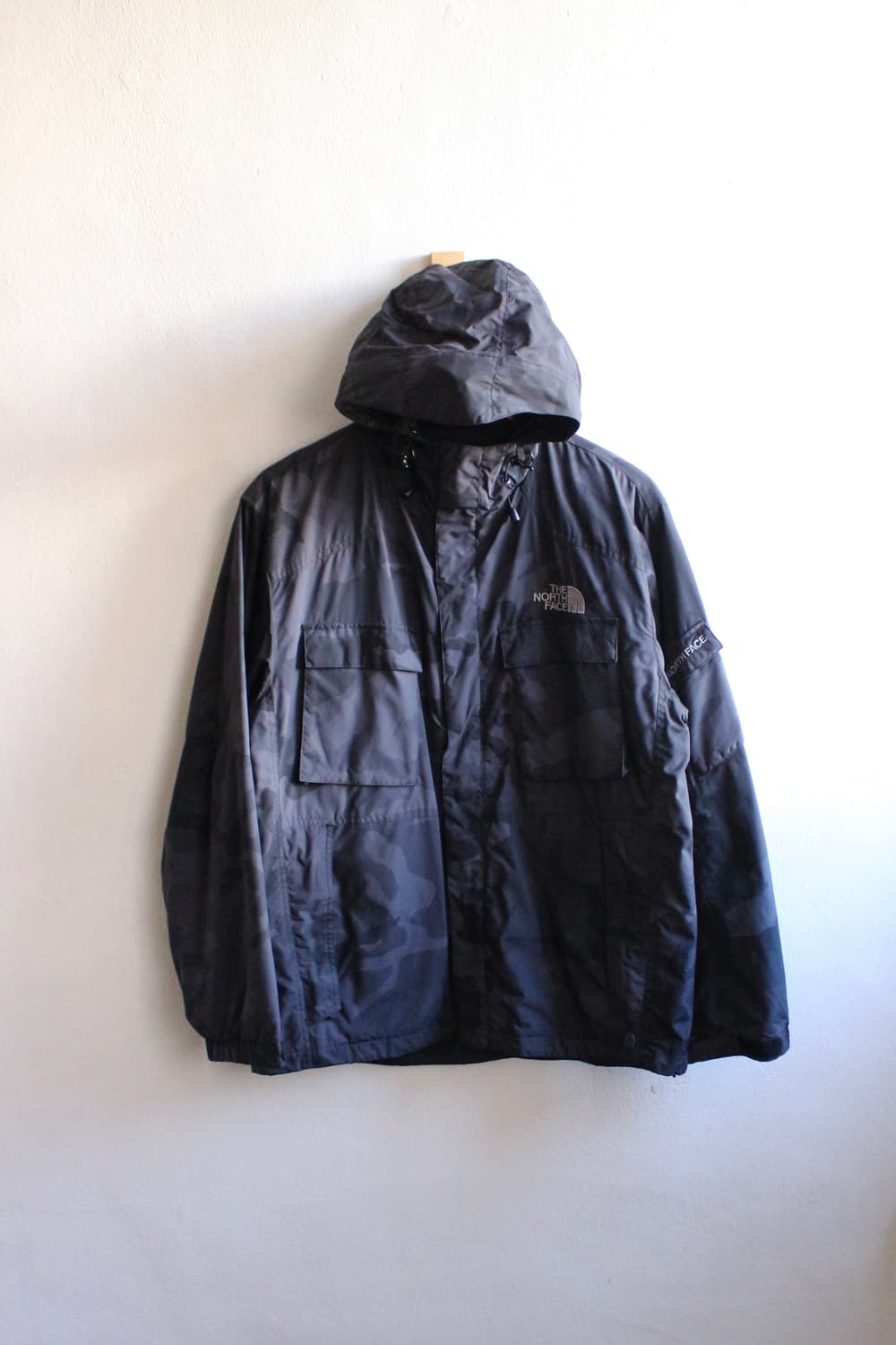 노스페이스 윈드브레이커 상품이미지1