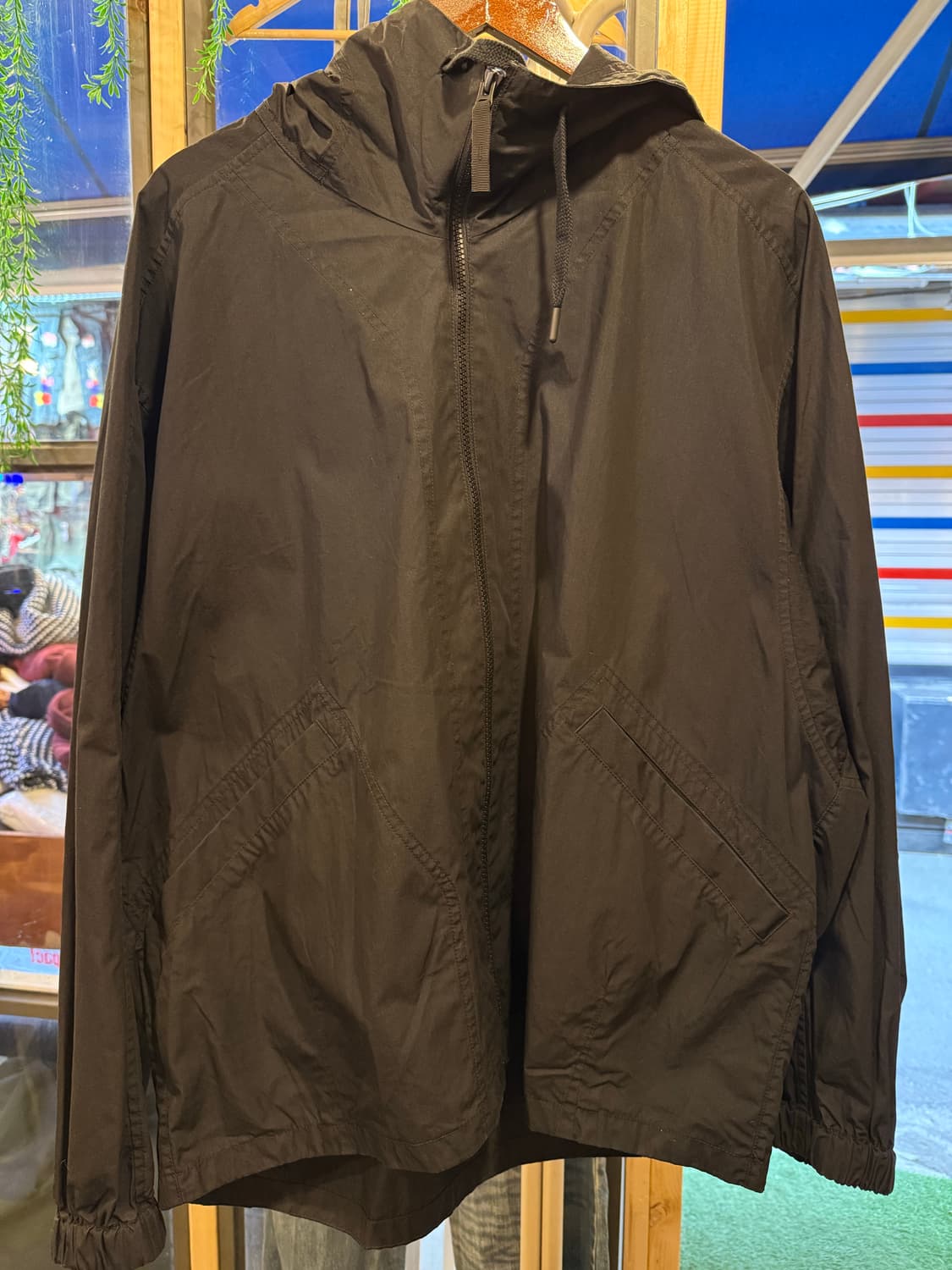 유니클로 U라인 블랙 윈드브레이커  상품이미지1