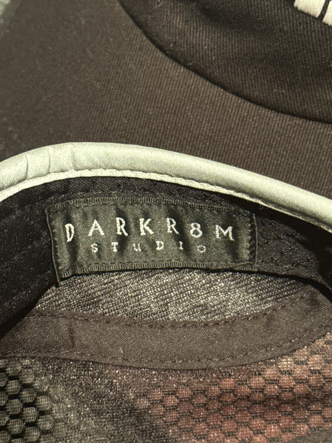 다크룸 스튜디오 X 하드히터스 10주년 리플렉티브 러닝캡 상품이미지4