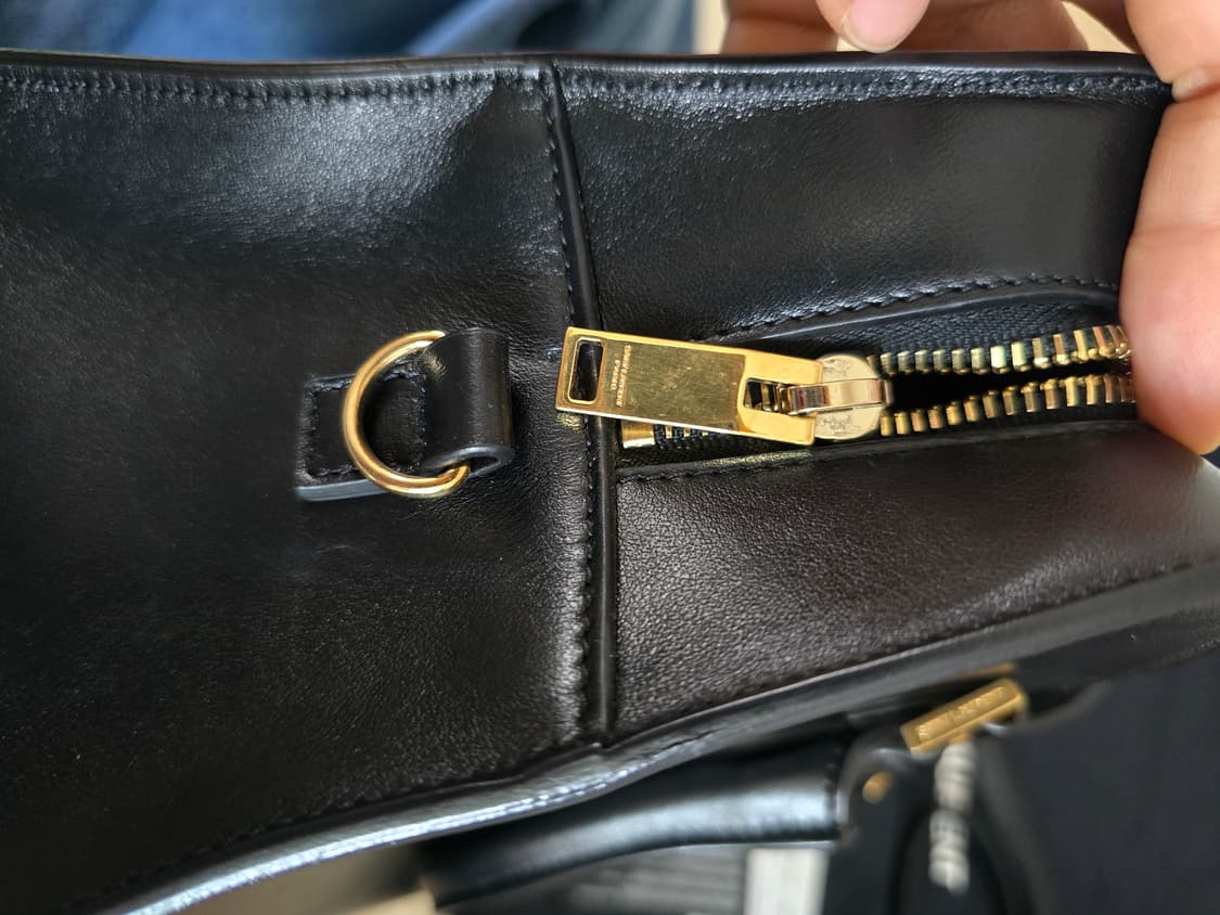 생로랑 카바스백 블랙 스몰사이즈  상품이미지9