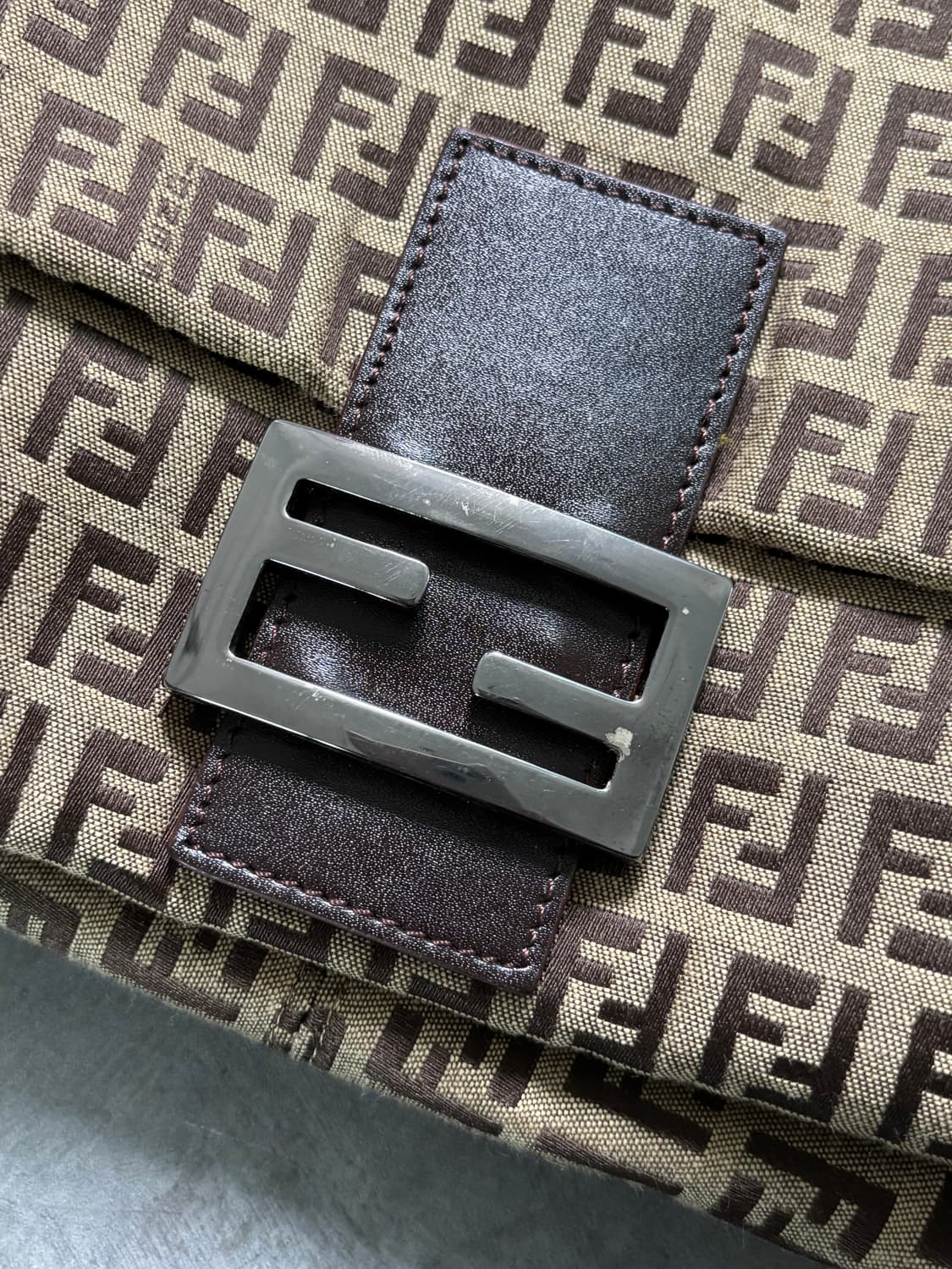 Fendi 펜디 FF 주카 패턴 숄더백 상품이미지3