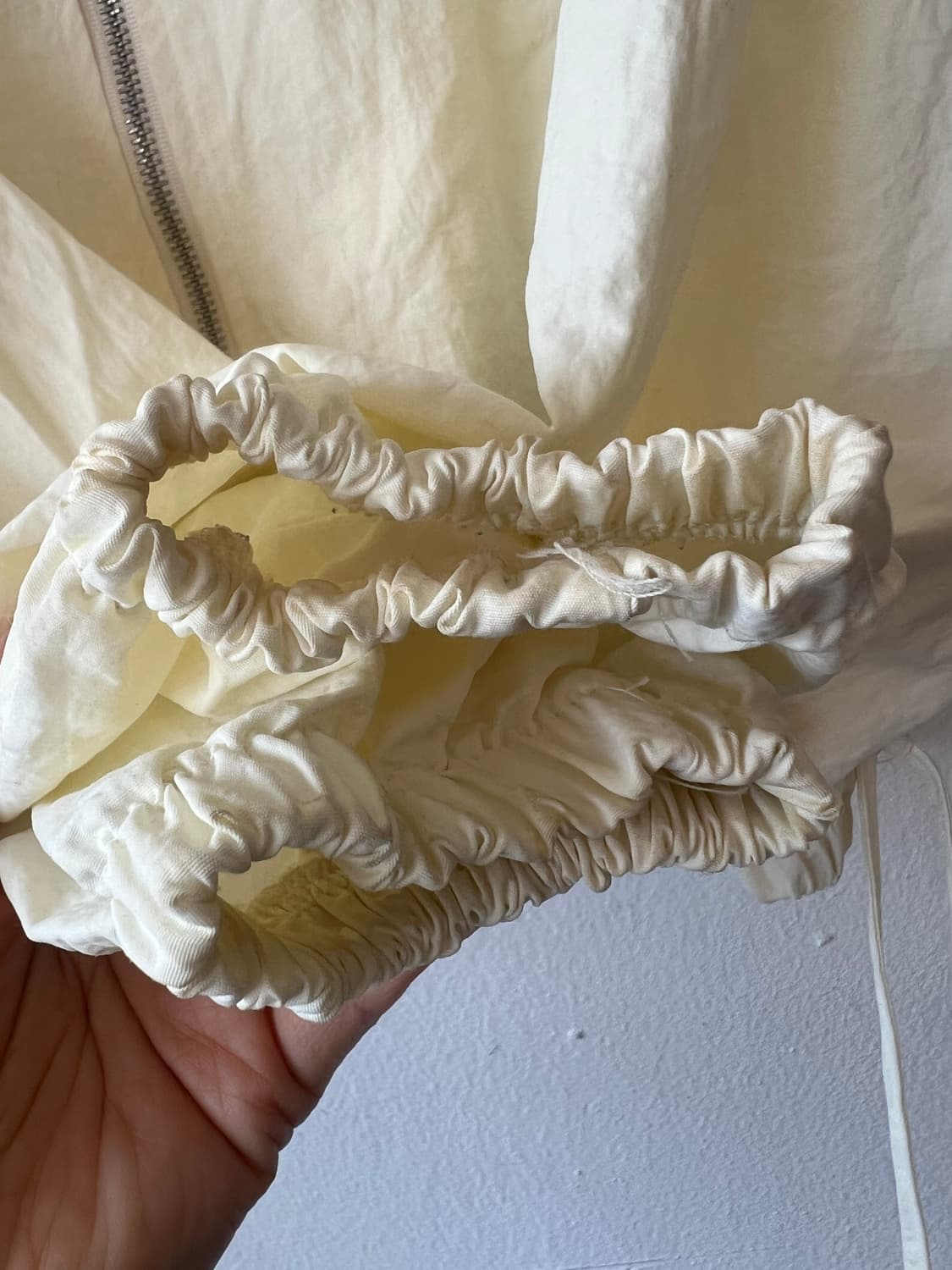 3.3필드트립 여성 크림아이보리 바람막이점퍼 셔링크롭자켓 상품이미지4