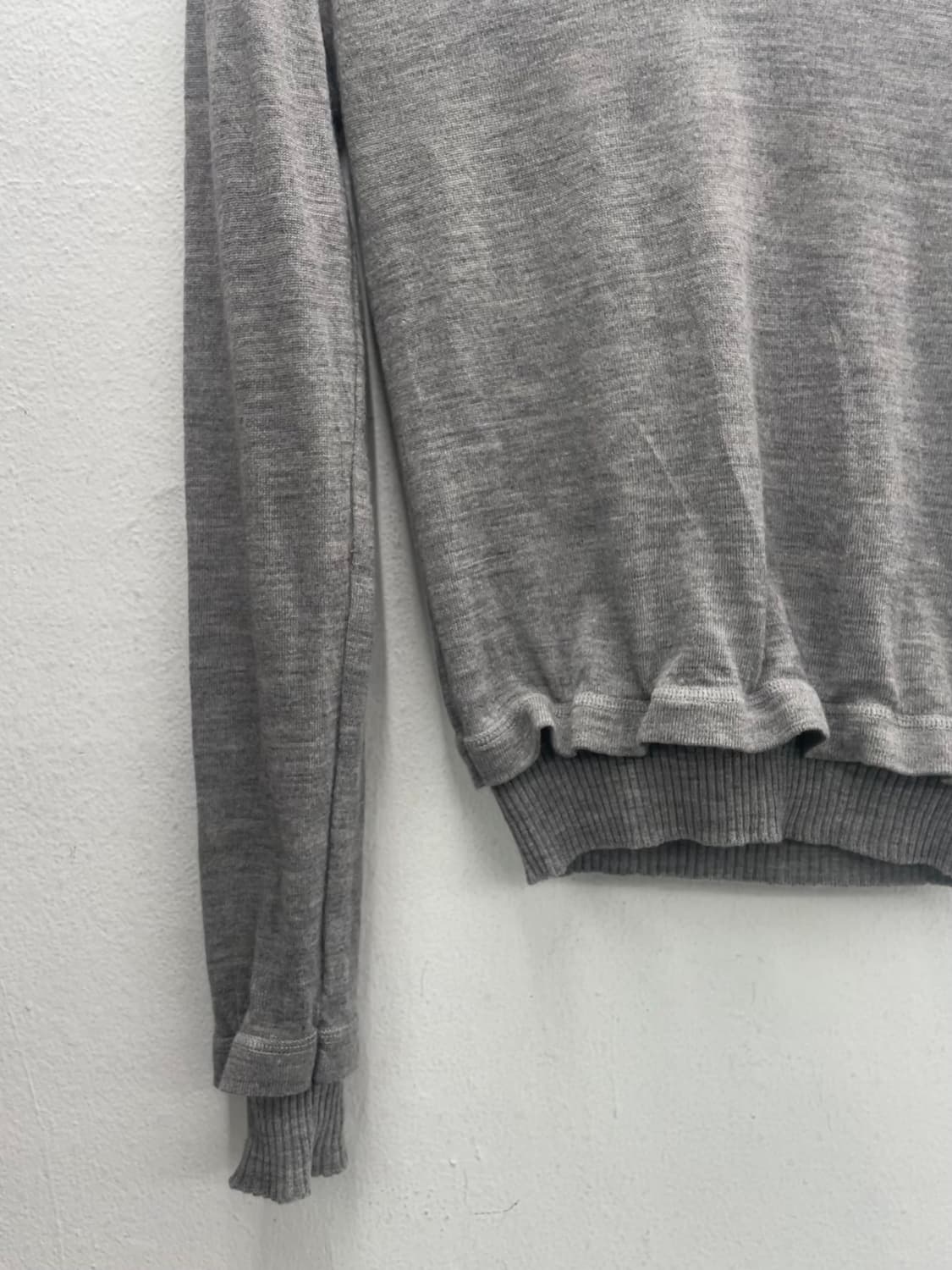 레이어드 헴 브이넥 니트  상품이미지2