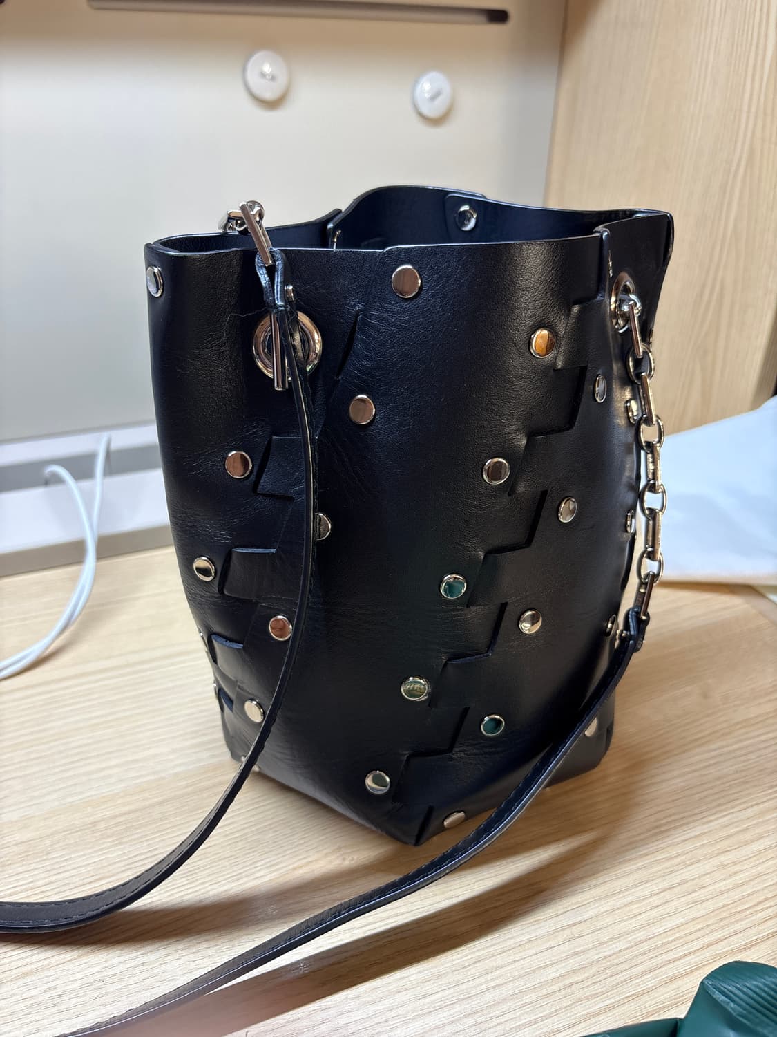 정품 프로엔자슐러 버킷백.  정가 150만원 이상 상품이미지4