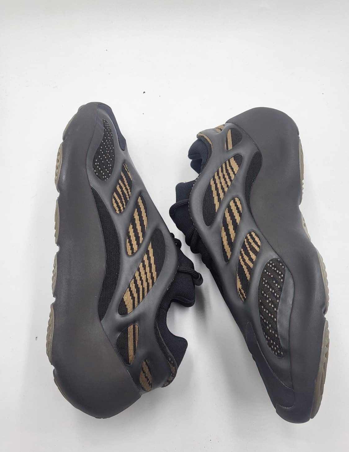 아디다스 이지 700 V3 클레이 브라운 280 솔닷케어완료 상품이미지3