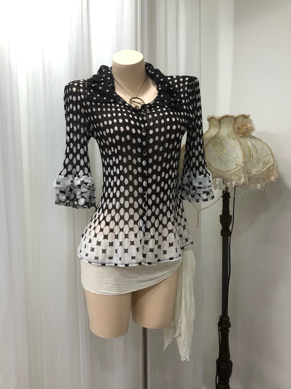 brown dot pattern lace sleeve blouse 상품이미지1