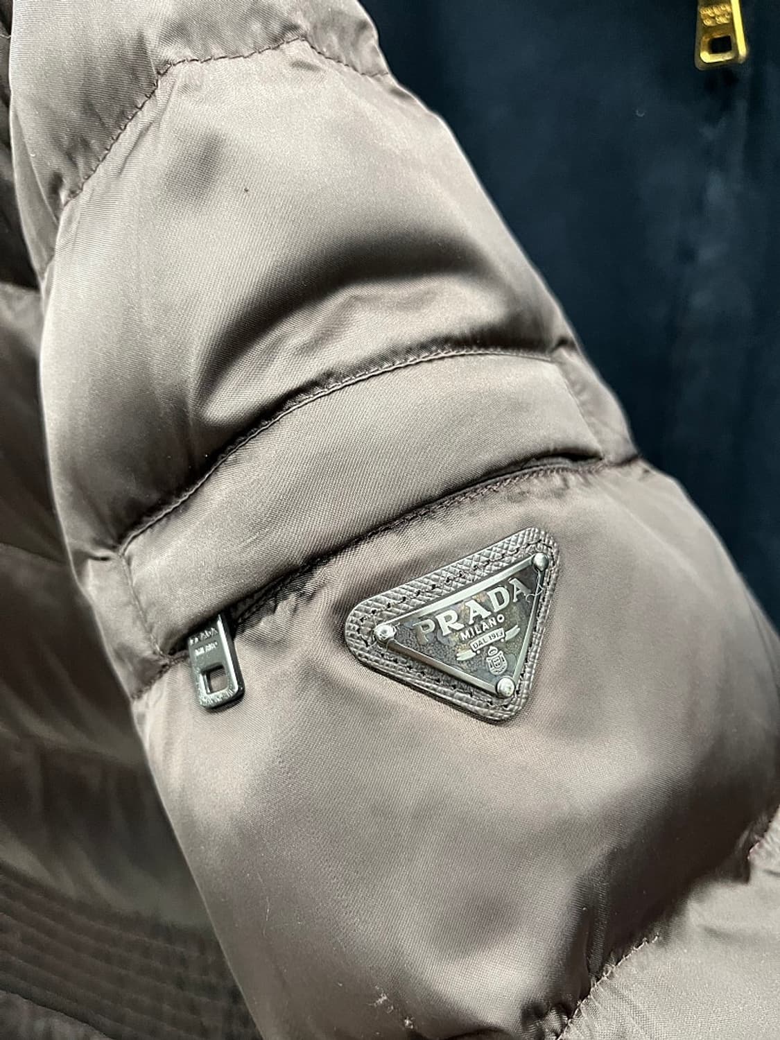 여) 프라다 초코브라운 새틴 롱패딩  상품이미지3