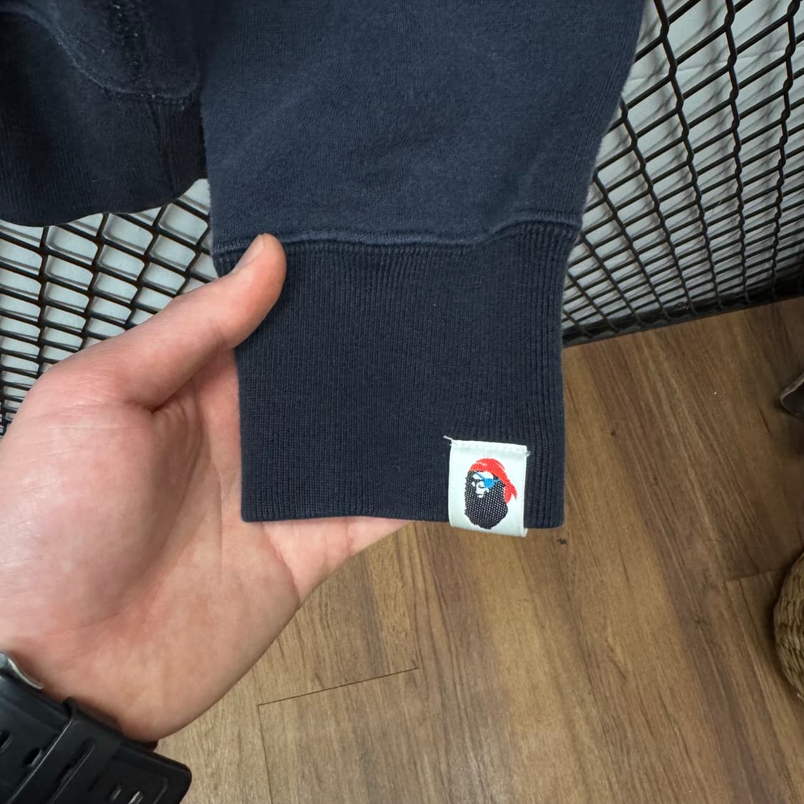 베이프 파이럿 스토어 후드티 후면 빅로고 포인트 네이비 상품이미지6